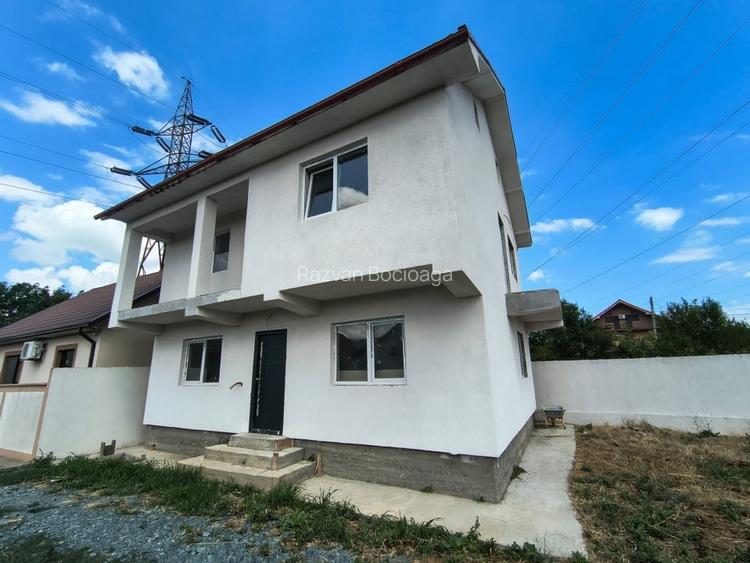 Navodari-casa P+1 5 camere la gri