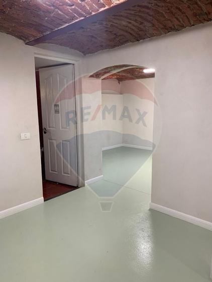 Spatiu comercial de inchiriat 40 mp, in zona Decebal - 8