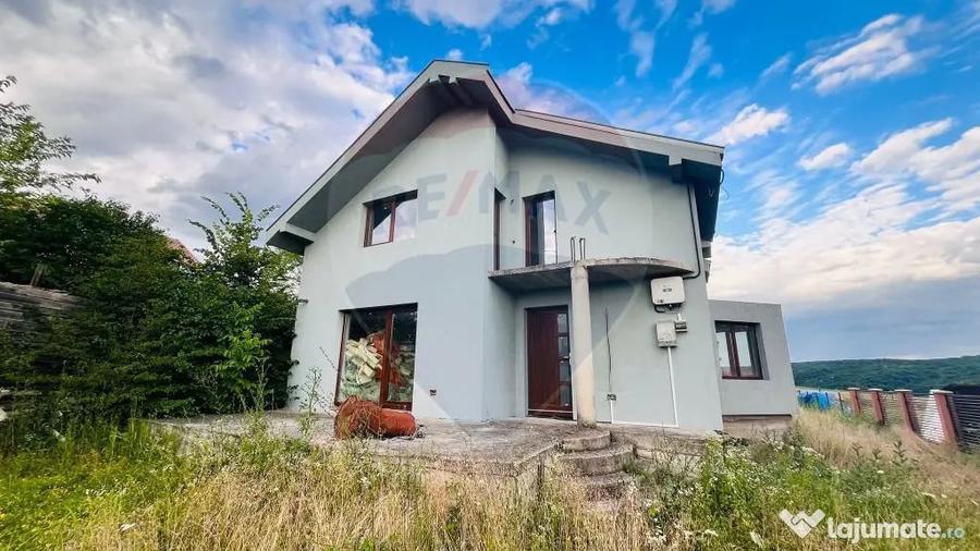 Casă cu 4 camere cu Teren 300 Mp în Hidiș