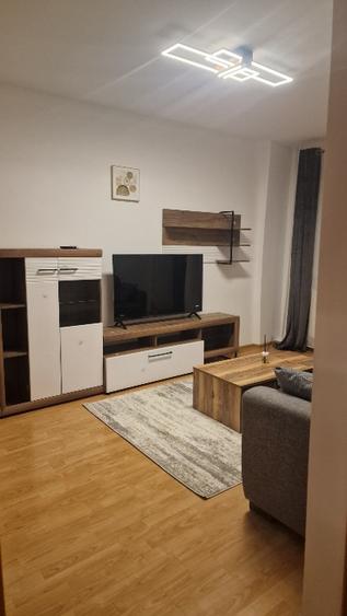 Proprietar, închiriez apartament cu 2 camere decomandat, zona Republicii  - 3