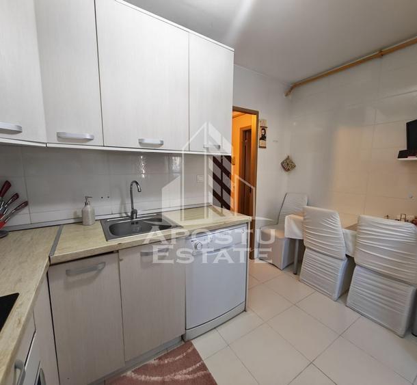 Apartament cu 3 camere decomandat, mobilat în Lipovei