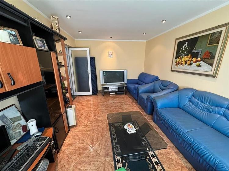 Apartament 2 camere, 54mp, etaj 4 cu acoperis - Central - - 5