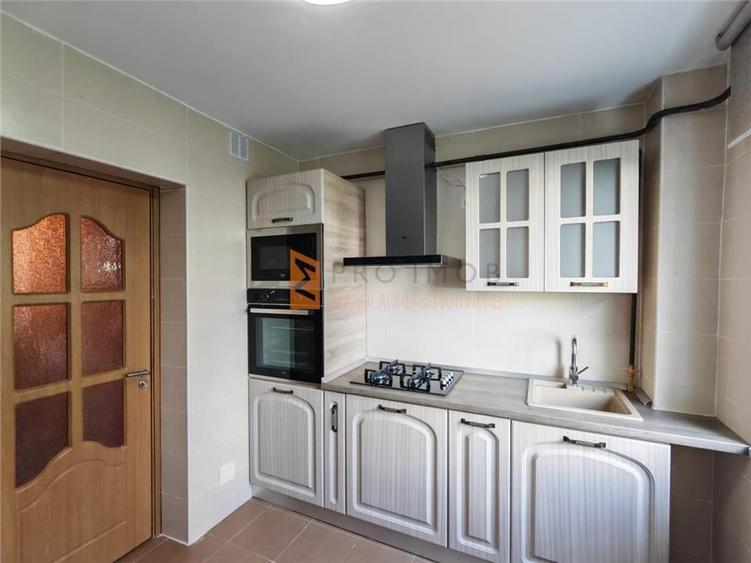 Apartament 3 camere cf 1 semidecomandat  zona Micro 5 - 9