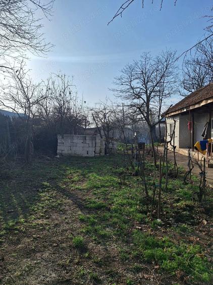 Refugiu la ?ara, aproape de Bucure?ti casa tradi?ionala cu teren 3.113 mp - 3