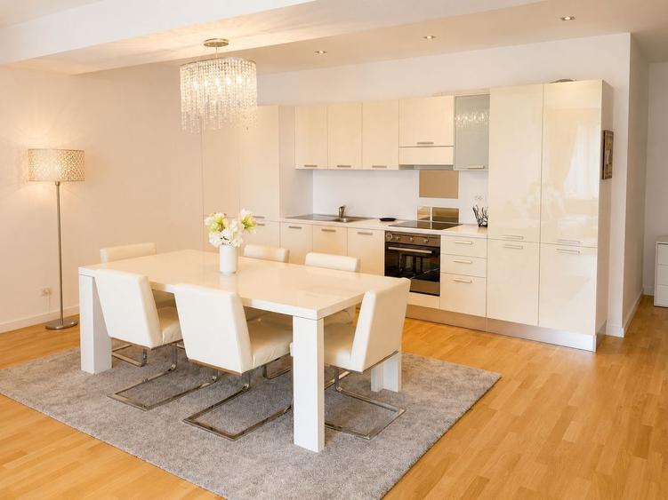 Apartament cu 3 camere semidecomandat, mobilat în Iancu Nicolae