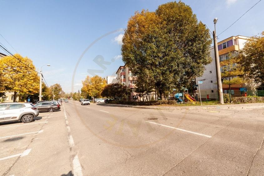 Teren stradal pe colt - Ideal afacere - front stradal mare - 5