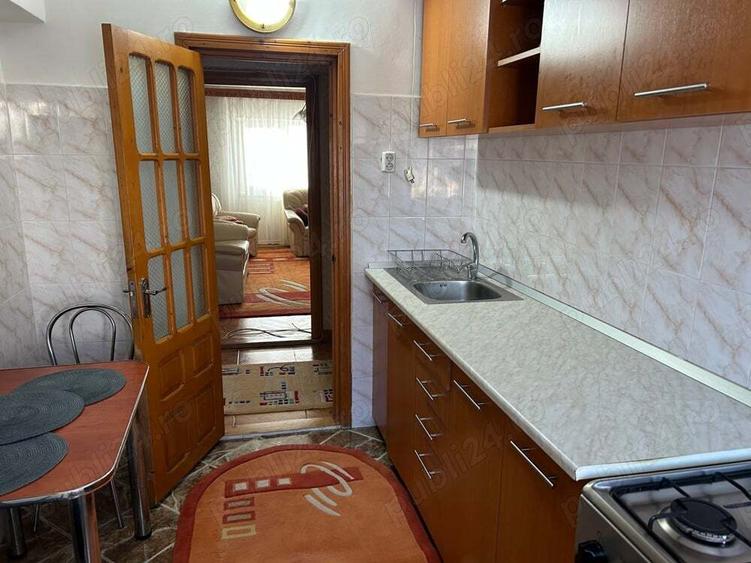 Ap 3 camere decomandat si mobilat centru - 4