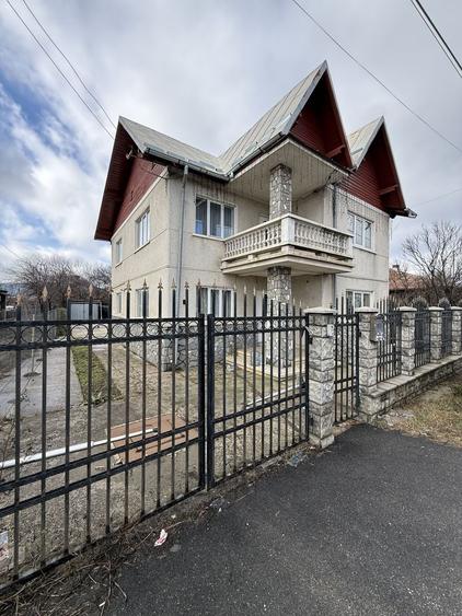 Casă/vilă P+1 cu terasă 210 mp + anexă 80 mp și teren 470 mp - 26