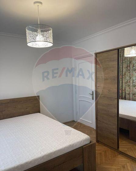 Apartament cu 3 camere de inchiriat in zona Rovine - 8