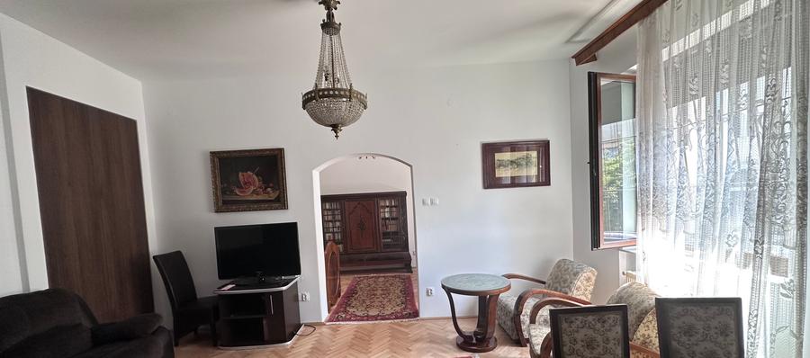 Romana.Parter din P+2,apartament 3 camere ,85 mp,garaj.Renovat - 2