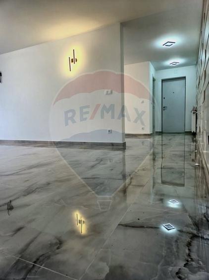 Apartament cu 4 camere de vânzare,  str. 1 Decembrie 1918 - 3