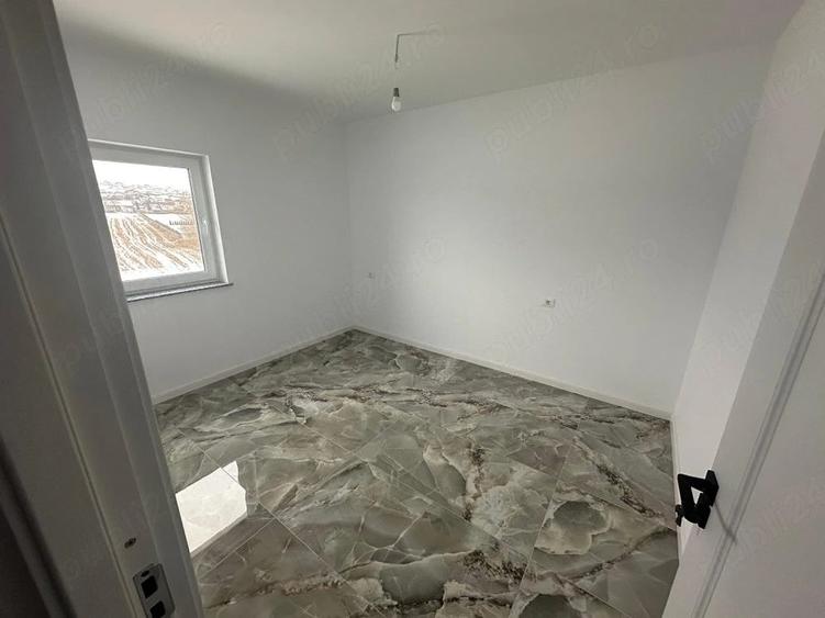 Apartament cu 2 camere semidecomandat în Tișăuți