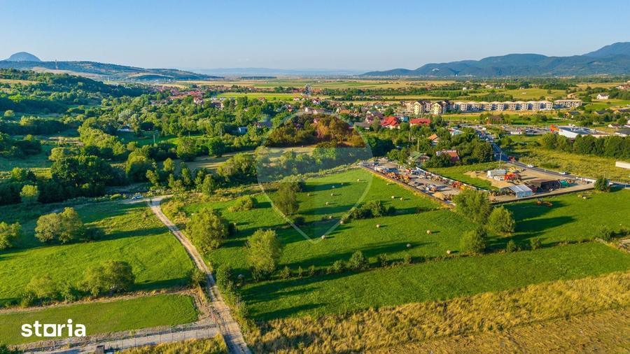 Teren de 7660 mp, în Central
