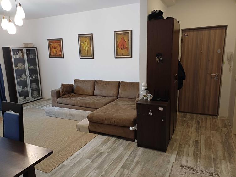 Apartament cu 3 camere semidecomandat, mobilat în Giroc