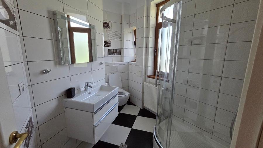 Apartament cu 4 camere decomandat, mobilat în Primăverii