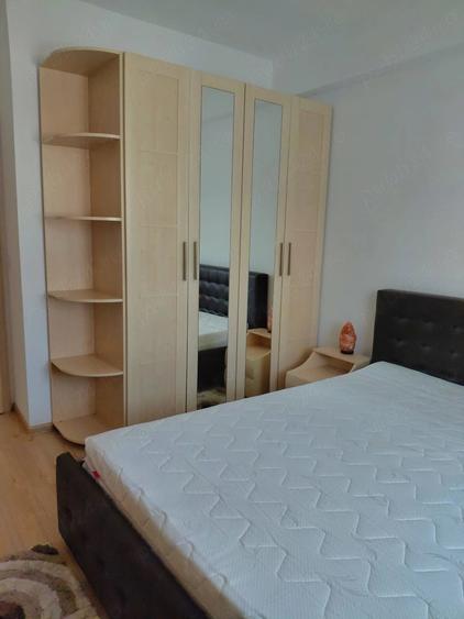 Apartament cu 3 camere decomandat în Tractorul