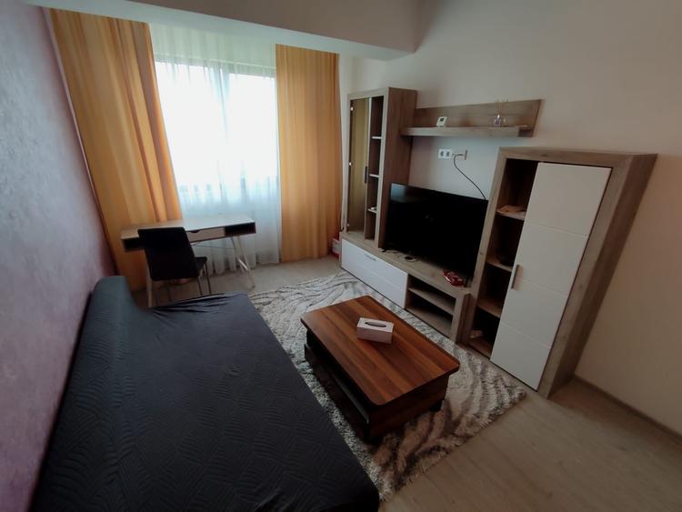 Apartament cu 2 camere semidecomandat, mobilat în Central