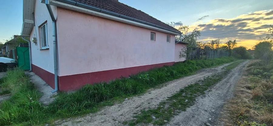 Casă cu 3 camere cu Teren 1900 Mp în Central