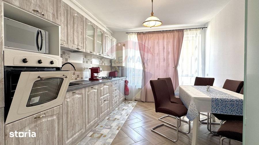 Apartament cu 3 camere decomandat în Cristian