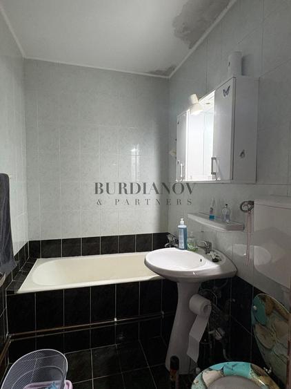 Apartament cu 3 camere semidecomandat în Titan