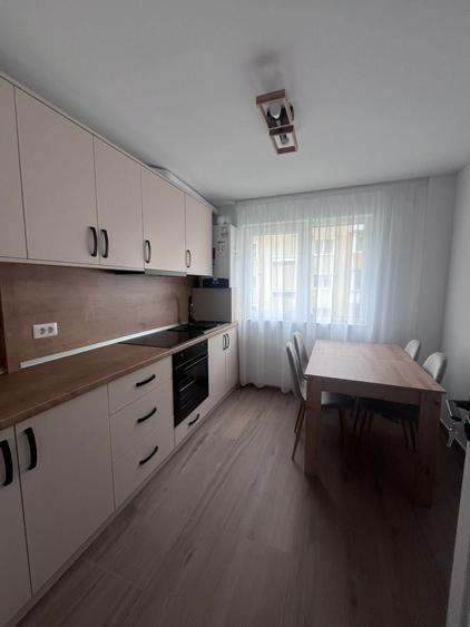 Apartament cu 4 camere decomandat în George Enescu