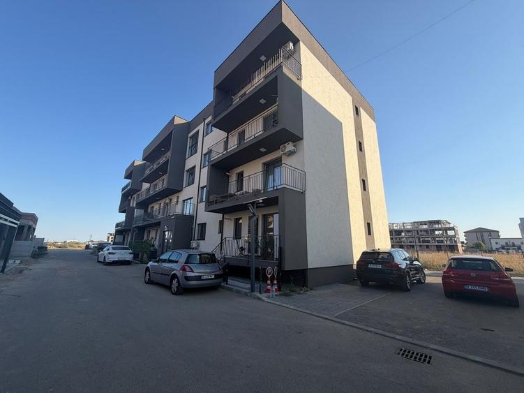 Apartament cu 3 camere decomandat în Dobroești
