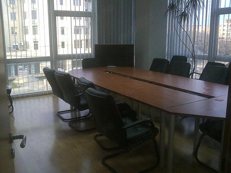 Spațiu comercial, de 1,300 mp, în Soarelui