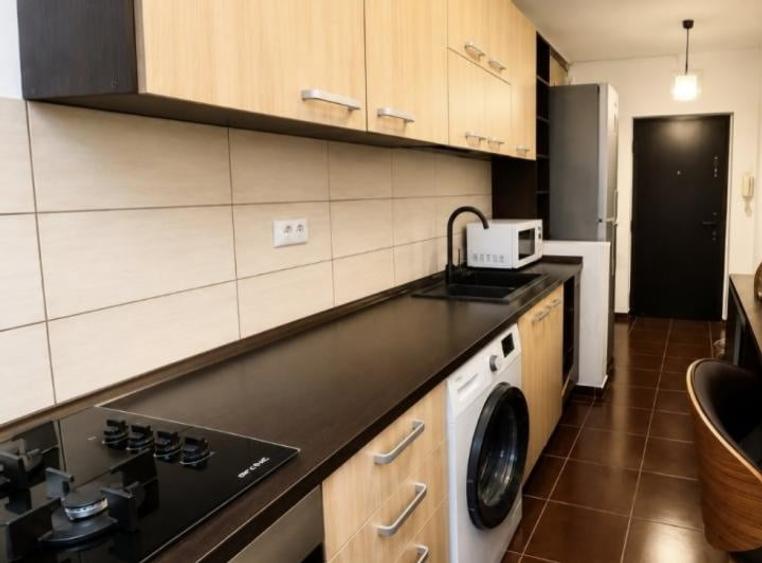 Apartament cu 2 camere semidecomandat, mobilat în Victoriei