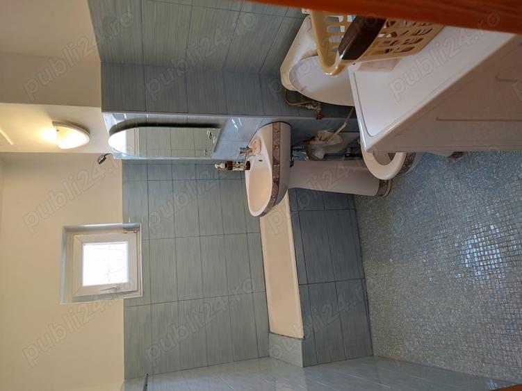 Apartament cu 4 camere decomandat în Girocului