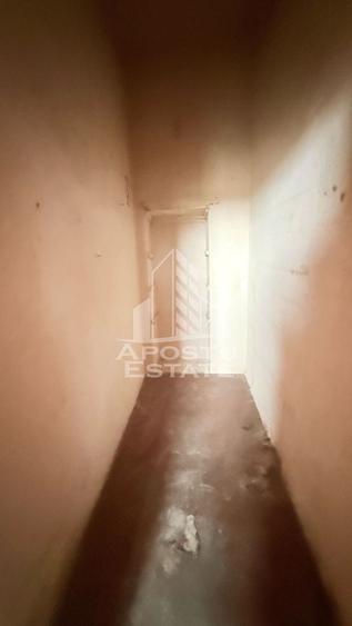 Apartament cu 3 camere semidecomandat în P-ța Maria