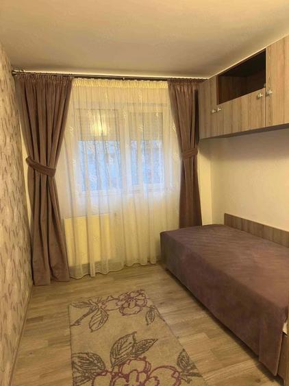 Apartament cu 3 camere decomandat în Milcov