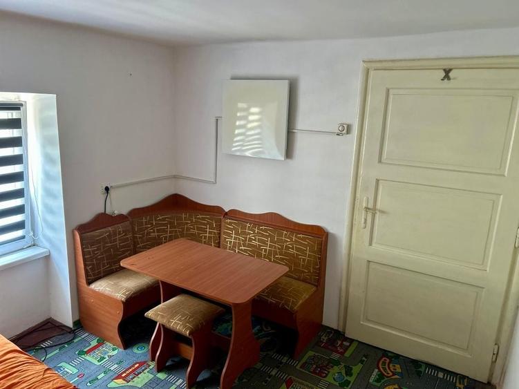 Apartament cu 4 camere nedecomandat în Drumul Carului