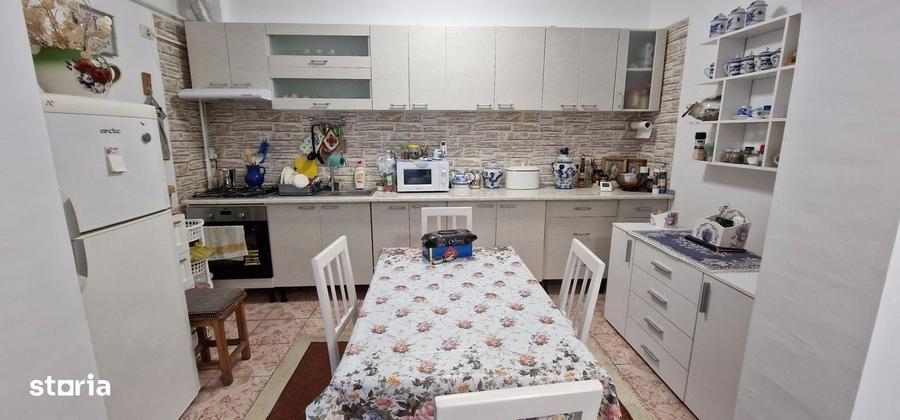 Casă cu 3 camere în Central