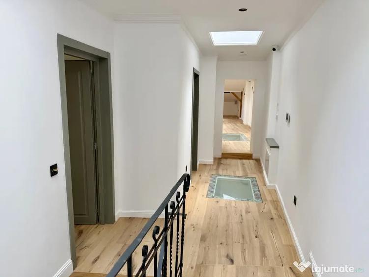 Casă cu 7 camere cu Teren 248 Mp în Romană