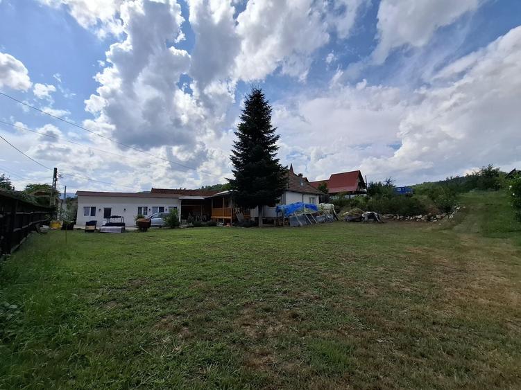 Casă cu 4 camere în Dofteana