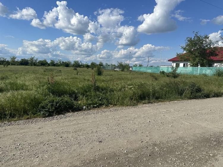 Teren de 1000 mp, în Fundeni