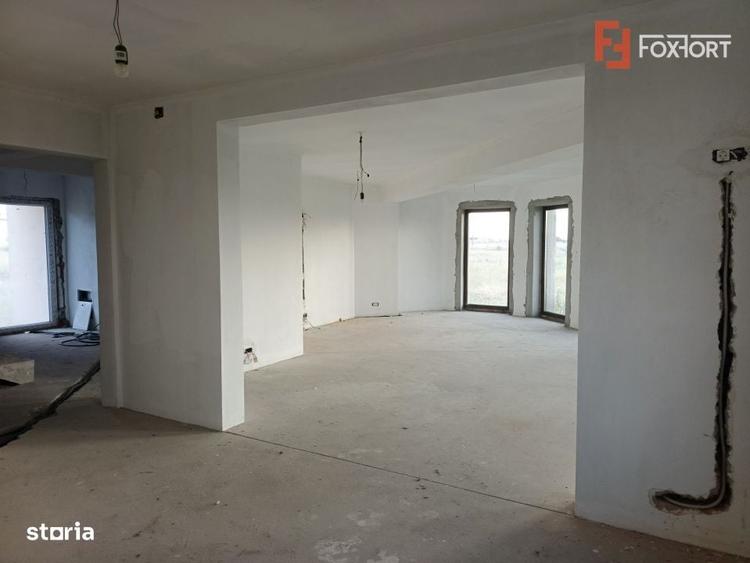 Casă cu 4 camere în Sânandrei