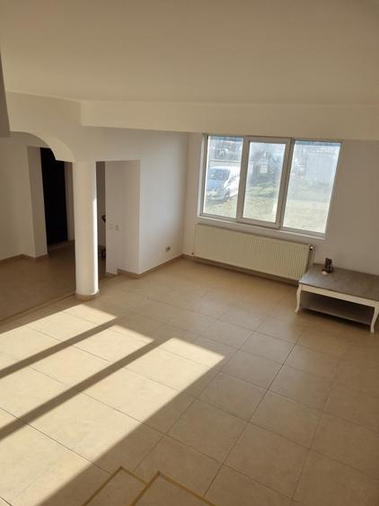 Proprietate generoasa- Casa cu 4 dormitoare si o curte mare - 10