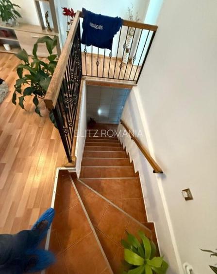 Casa cu 2 apartamente, 5 camere, 140 mp, zona Turnisor