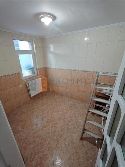 Spatiu comercial si curte privata zona 23 August - 4