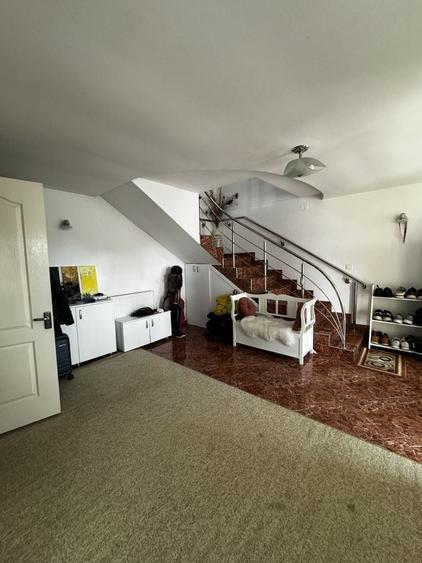 Casa de Vânzare cu lac - 7