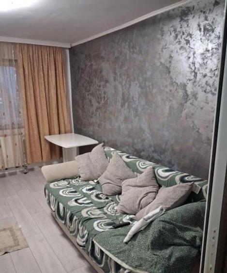 Garsoniera de vanzare zona Poarta 6 - 1