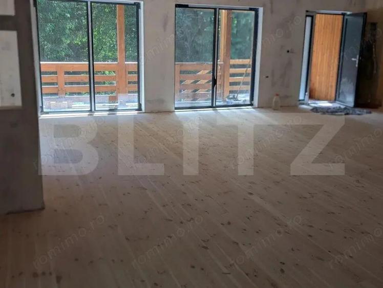 Cabana/Pensiune de vanzare in Colibi?a, cu acces la lac - 2