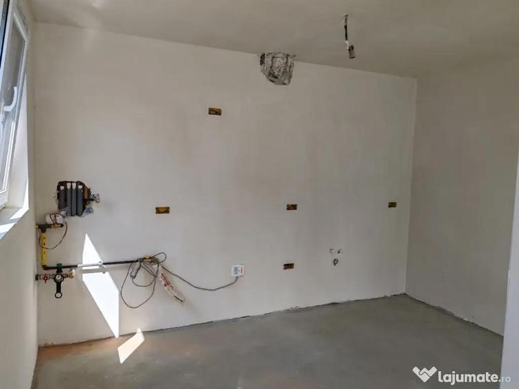 Casa de vanzare la intrare in Corpadea la drumul na?ional - 9