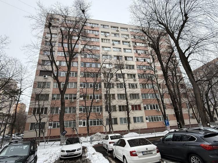 Ap 2 camere 57 mp cu 2 balcoane și 2 locuri parcare str Fizicienilor - 18