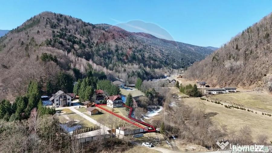 Casă cu 7 camere cu Teren 986 Mp în Plaiul Foii