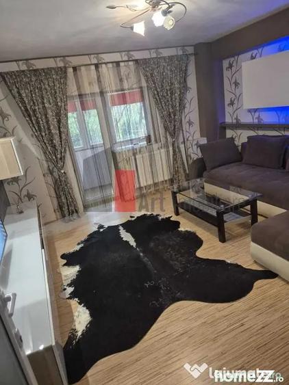 Apartament cu 3 camere decomandat în Crângași