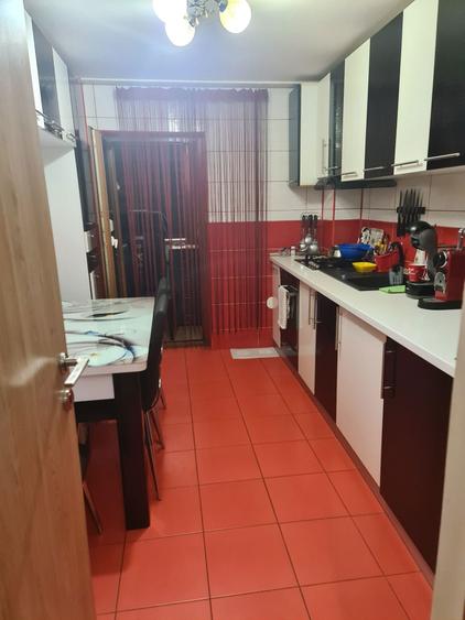 Apartament de vanzare cu posibilitate de spatiu comercial- 78mp2 zona - 11