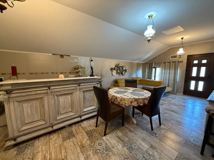 Spațiu comercial+locuință la mansardă,3 dormitoare, living,5 băi, teren 715 mp - 6