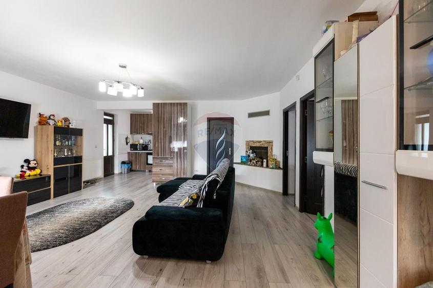 Casa / Vila cu 6 camere de vanzare P+M, varianta Margineni-Hemeius - 2